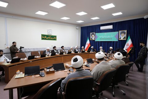 سومین جلسه از «سلسله نشست‌های اساتید و فضلای جوان حوزه علمیه» با موضوع «نقش آفرینی در عرصه راهبری و سیاستگذاری»