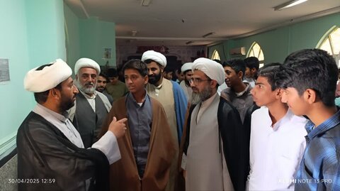 تصاویر/ دیدار مدیر حوزه علمیه استان هرمزگان با کادر و اساتید مدرسه علمیه مولود کعبه جاسک