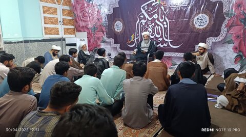 تصاویر/ دیدار مدیر حوزه علمیه استان هرمزگان با کادر و اساتید مدرسه علمیه مولود کعبه جاسک