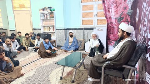 تصاویر/ دیدار مدیر حوزه علمیه استان هرمزگان با کادر و اساتید مدرسه علمیه مولود کعبه جاسک