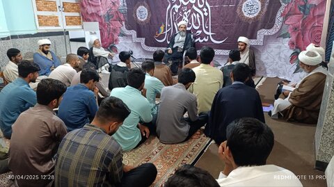 تصاویر/ دیدار مدیر حوزه علمیه استان هرمزگان با کادر و اساتید مدرسه علمیه مولود کعبه جاسک