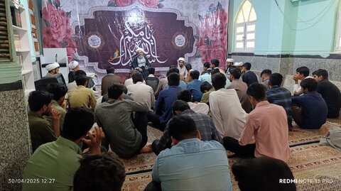 تصاویر/ دیدار مدیر حوزه علمیه استان هرمزگان با کادر و اساتید مدرسه علمیه مولود کعبه جاسک