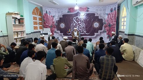 تصاویر/ دیدار مدیر حوزه علمیه استان هرمزگان با کادر و اساتید مدرسه علمیه مولود کعبه جاسک