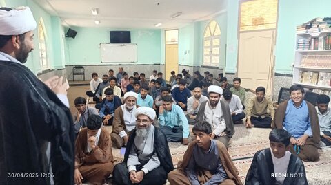 تصاویر/ دیدار مدیر حوزه علمیه استان هرمزگان با کادر و اساتید مدرسه علمیه مولود کعبه جاسک