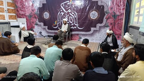 تصاویر/ دیدار مدیر حوزه علمیه استان هرمزگان با کادر و اساتید مدرسه علمیه مولود کعبه جاسک