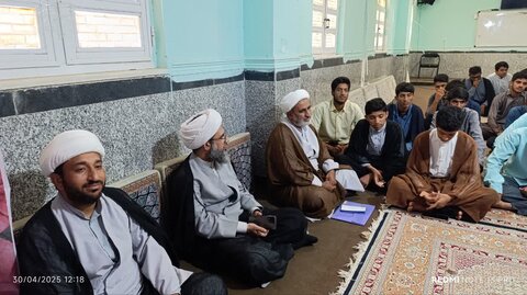 تصاویر/ دیدار مدیر حوزه علمیه استان هرمزگان با کادر و اساتید مدرسه علمیه مولود کعبه جاسک
