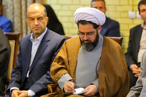 تصاویر | دیدار مدیرکل و معاونین آموزش و پرورش استان به همراه جمعی از معلمین نمونه استان با نماینده ولی فقیه در آذربایجان شرقی