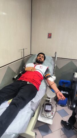 تصاویر/ اهدای خون توسط طلاب مدرسه علمیه المهدی(عج) آران و بیدگل