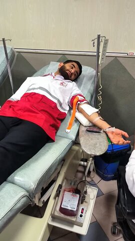 تصاویر/ اهدای خون توسط طلاب مدرسه علمیه المهدی(عج) آران و بیدگل