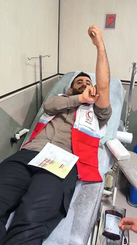 تصاویر/ اهدای خون توسط طلاب مدرسه علمیه المهدی(عج) آران و بیدگل