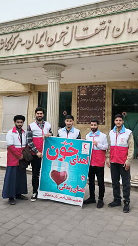 تصاویر/ اهدای خون توسط طلاب مدرسه علمیه المهدی(عج) آران و بیدگل