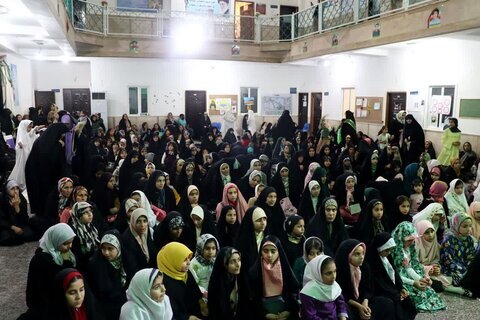 عطر افشانی مدرسه علمیه خواهران برازجان با پرچم متبرک امام رضا (ع)