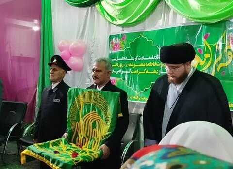 عطر افشانی مدرسه علمیه خواهران برازجان با پرچم متبرک امام رضا (ع)