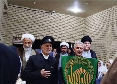 عطر افشانی مدرسه علمیه خواهران برازجان با پرچم متبرک امام رضا (ع)