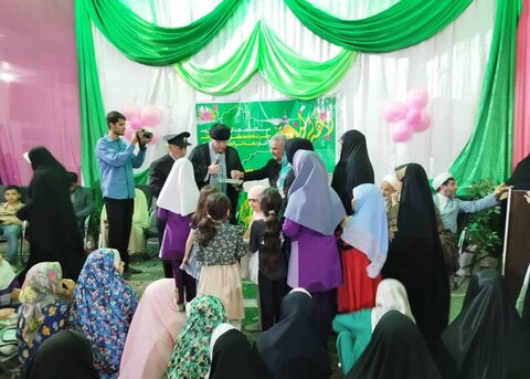 عطر افشانی مدرسه علمیه خواهران برازجان با پرچم متبرک امام رضا (ع)