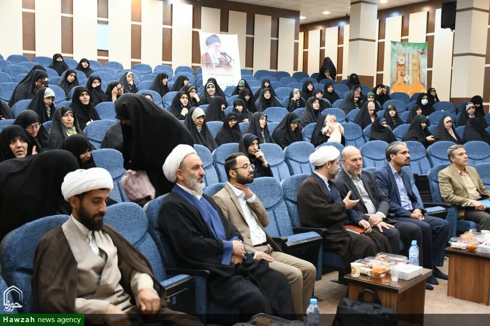 تصاویر/ اختتامیه هفدهمین جشنواره بانوی کرامت و دهمین مسابقه رشد در سمنان