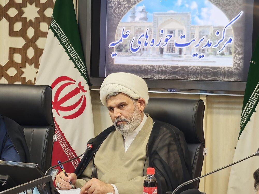 دشمن در حال هدف قرار دادن باورهای دینی مردم است