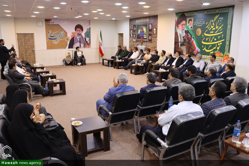 تصاویر/ دیدار مدیران دستگاه های تابعه وزارت کار و جامعه کارگری خوزستان با نماینده ولی فقیه
