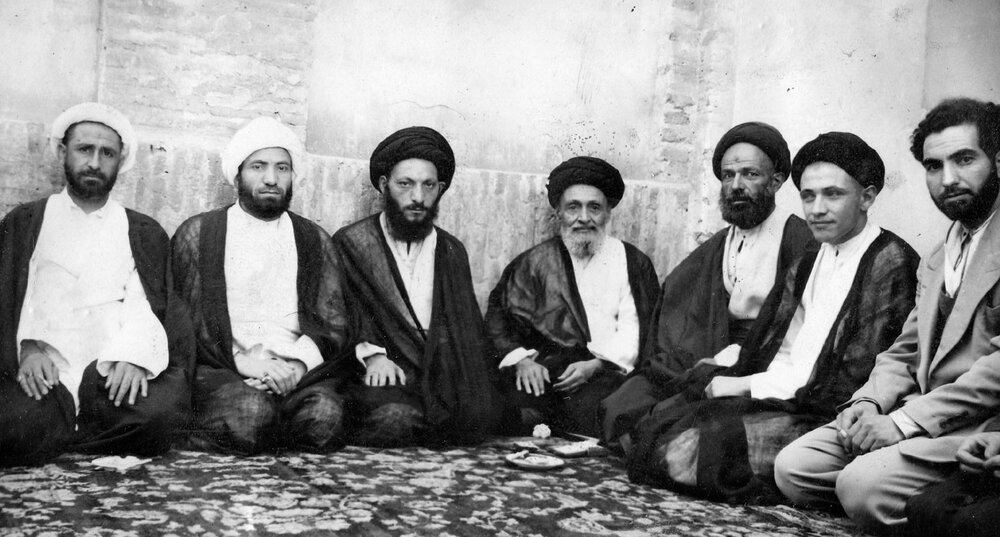 نقش حوزه علمیه و آیتالله کاشانی در ملی شدن صنعت نفت ایران نقش حوزه علمیه و آیتالله کاشانی در ملی شدن صنعت نفت ایران 3 نقش حوزه علمیه و آیتالله کاشانی در ملی شدن صنعت نفت ایران