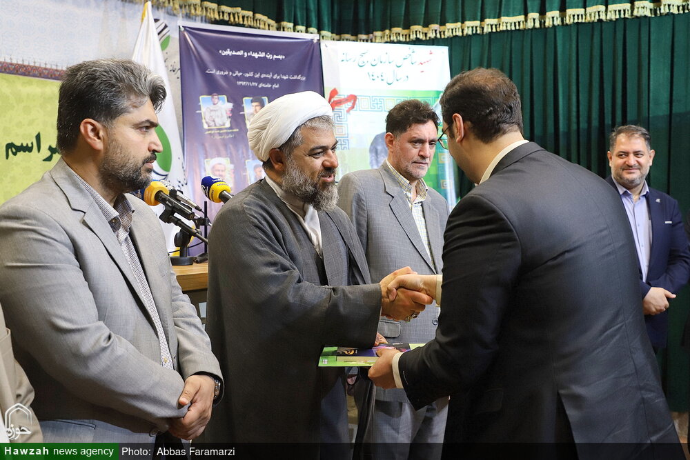 گرامیداشت شهدای رسانه استان قم / تقدیر از برگزیدگان رویدادهای رسانهای «میثاق» و «سرباز مقاومت»