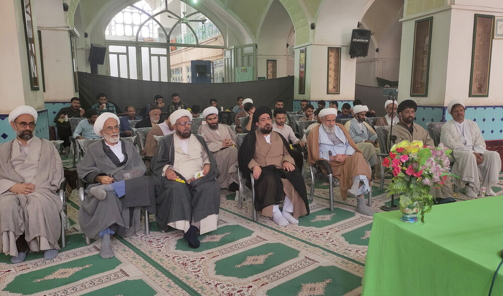 تصاویر/ کرسی آزاداندیشی مدرسه آیت‌الله مدنی کاشانی(ره)