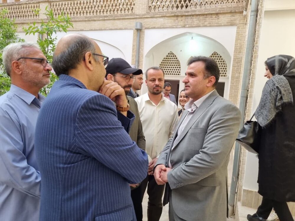 افتتاح نگارخانه خبرنگار فقید استاد مرتضی شریف در کاشان