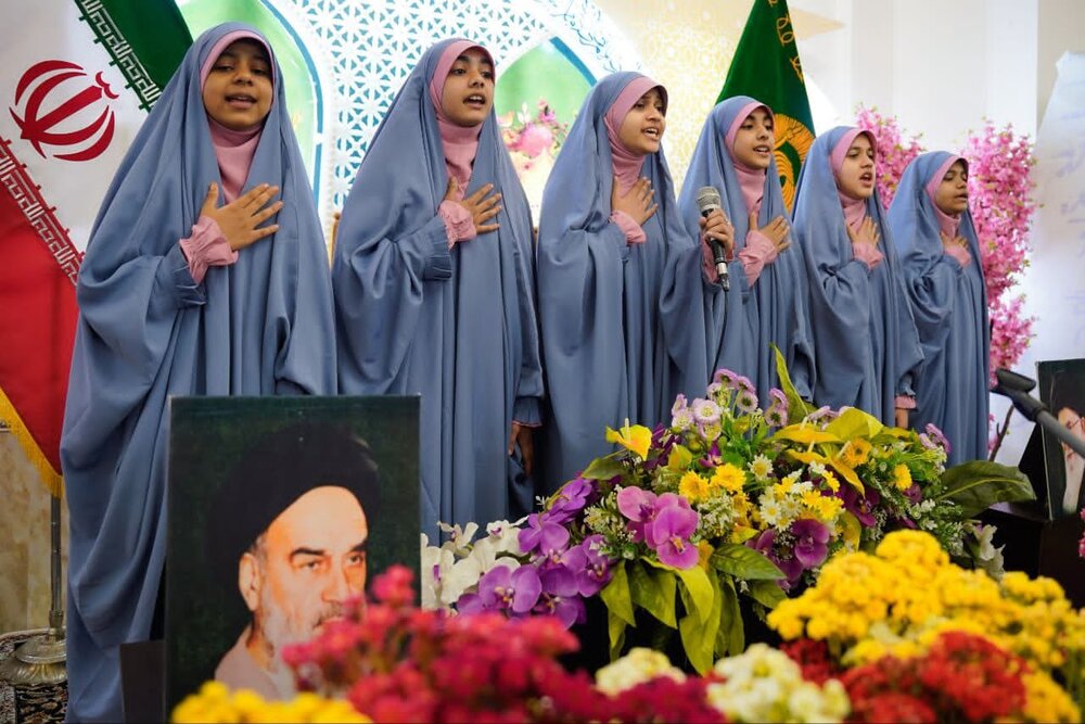 इमाम रज़ा (अ) की पवित्र दरगाह के ग़दीर बरामदे में इफ़्फ़त व तहारात का भव्य उत्सव आयोजित किया गया