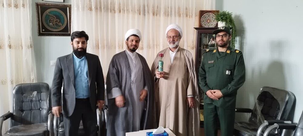 تجلیل از اساتید و کارکنان حوزه علمیه خواهران یزد توسط سپاه الغدیر + عکس
