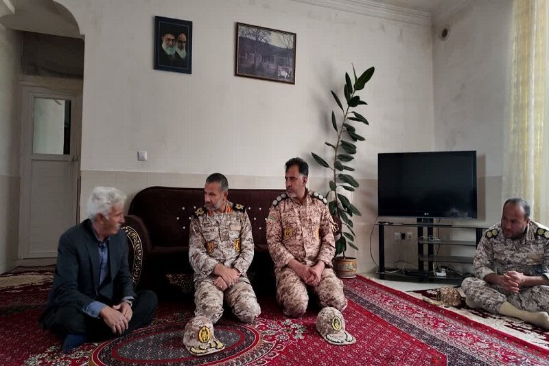 خانوادههای شهدا ولینعمت ما هستند