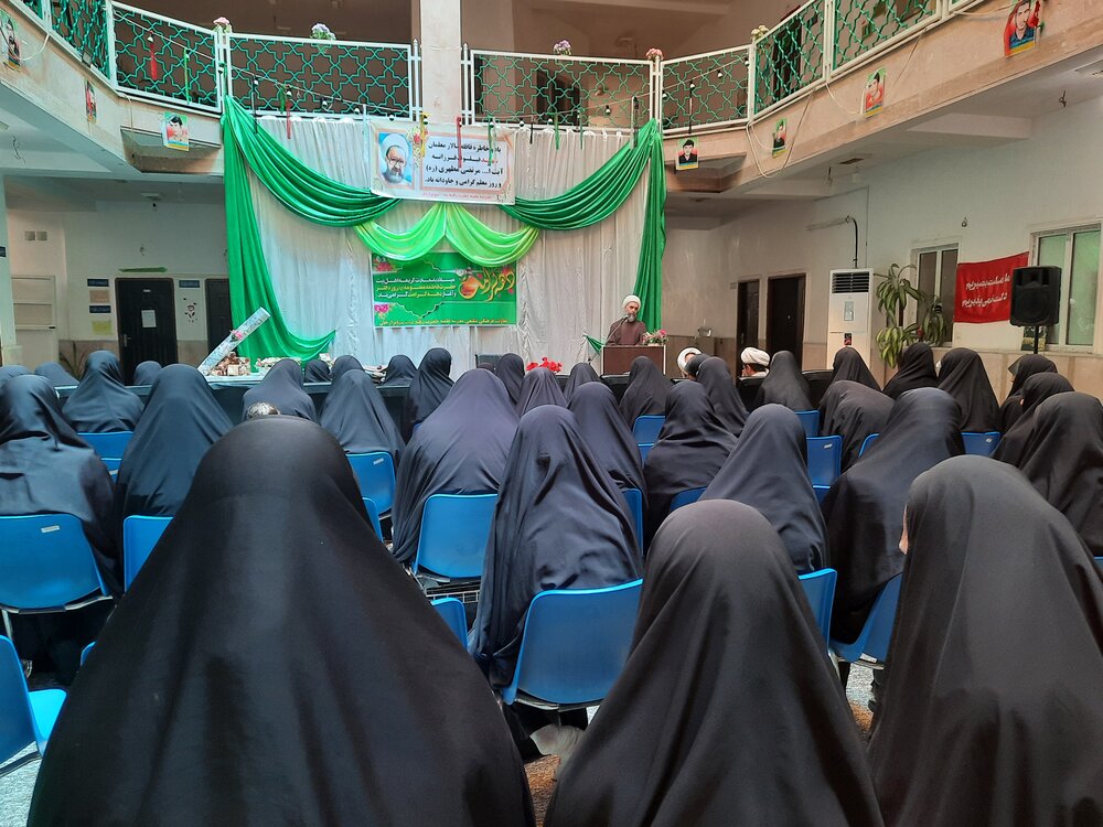 استاد، کلید تربیت طلبه‌های مؤثر در جامعه است