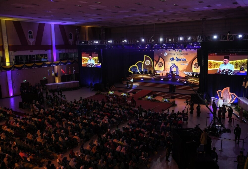 Waziri Mkuu wa Malaysia Katika Ufunguzi wa Mashindano ya Qur'ani: Waislamu kusalia nyuma katika Akili mnemba ni sawa na kubakia nyuma katika ustaarabu Waziri Mkuu wa Malaysia Katika Ufunguzi wa Mashindano ya Qur'ani: Waislamu kusalia nyuma katika Akili mnemba ni sawa na kubakia nyuma katika ustaarabu