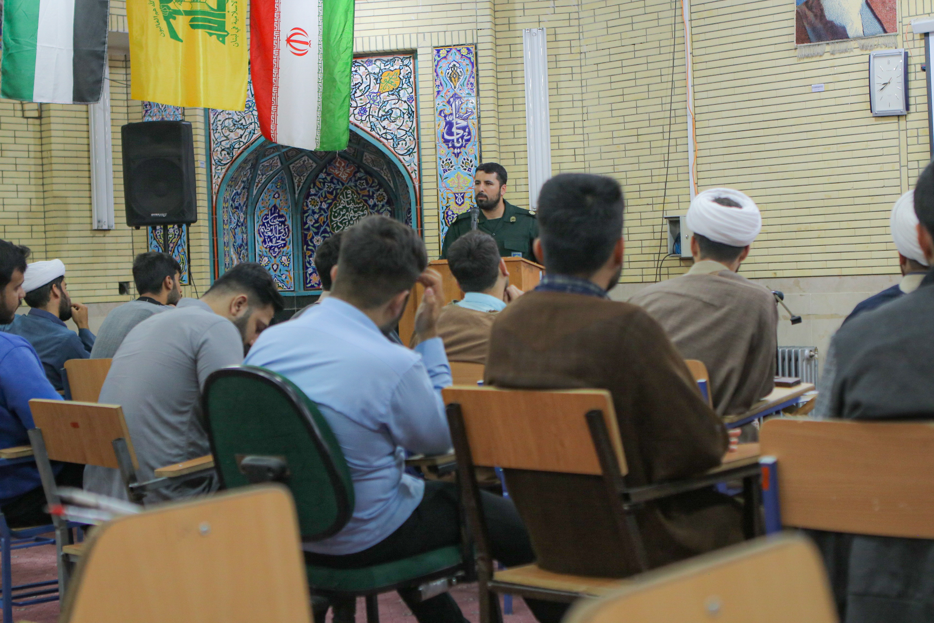 تصاویر/ جلسه بصیرتی طلاب بسیجی در مدرسه علمیه آیت‌الله آخوند