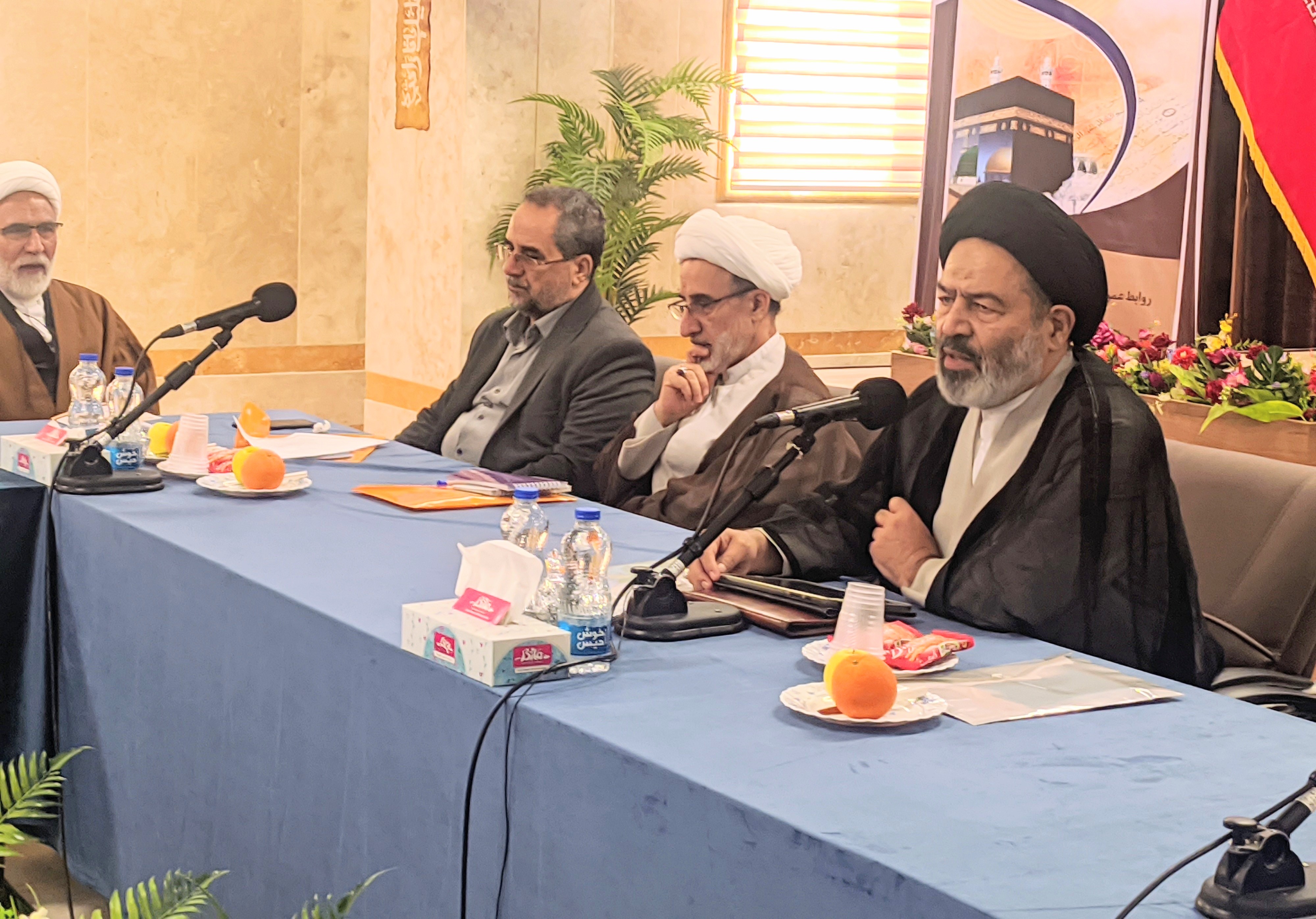 امام خمینی (ره) و رهبر معظم انقلاب اخلاص را در میدان عمل نشان داده‌اند