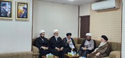 وفد آية الله العظمى النجفي يُسلّم وثيقة تعزية رسمية لممثل الإمام الخامنئي في العراق إثر انفجار ميناء الشهيد رجائي