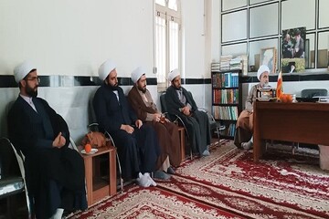 نشست مشترک مسئولان تبلیغات اسلامی کرمانشاه با مدیر مدرسه علمیه کنگاور+عکس