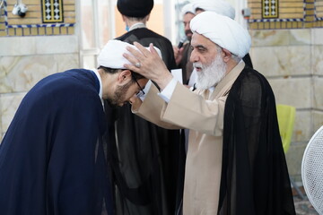 تصاویر/ مراسم عمامه گذاری طلاب با حضور آیت الله شب زنده دار