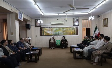 دیدار خادمان حرم حضرت معصومه(س) با آیت‌الله موسوی جزایری+ تصاویر