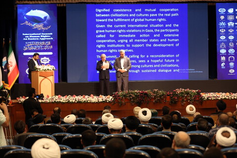 تصاویر/ اختتامیه اولین اجلاس بین المللی حقوق بشر در رهیافت شرقی