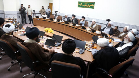 تصاویر/ سومین جلسه از سلسله نشست‌های اساتید و فضلای حوزه علمیه