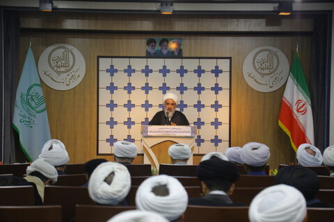 تصاویر / مراسم تجلیل از اساتید مجتمع آموزشی پژوهشی ائمه اطهار (ع) بمناسبت روز معلم