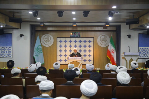 تصاویر / مراسم تجلیل از اساتید مجتمع آموزشی پژوهشی ائمه اطهار (ع) بمناسبت روز معلم