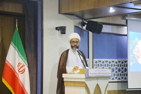 تصاویر / مراسم تجلیل از اساتید مجتمع آموزشی پژوهشی ائمه اطهار (ع) بمناسبت روز معلم