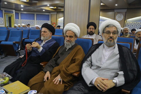 تصاویر / مراسم تجلیل از اساتید مجتمع آموزشی پژوهشی ائمه اطهار (ع) بمناسبت روز معلم