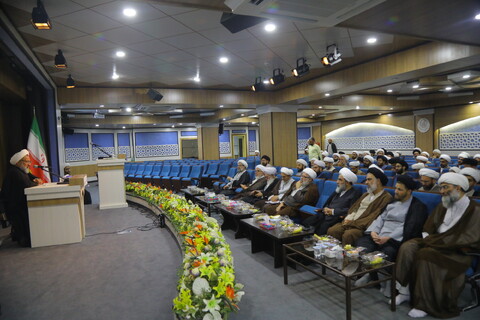 تصاویر / مراسم تجلیل از اساتید مجتمع آموزشی پژوهشی ائمه اطهار (ع) بمناسبت روز معلم