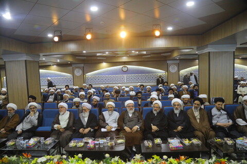 تصاویر / مراسم تجلیل از اساتید مجتمع آموزشی پژوهشی ائمه اطهار (ع) بمناسبت روز معلم