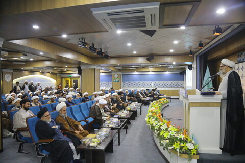 تصاویر / مراسم تجلیل از اساتید مجتمع آموزشی پژوهشی ائمه اطهار (ع) بمناسبت روز معلم