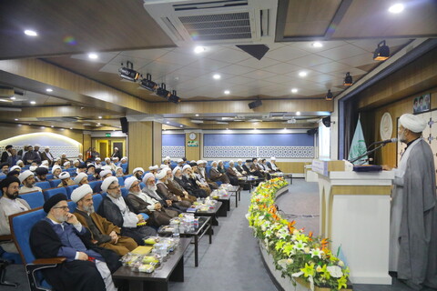 تصاویر / مراسم تجلیل از اساتید مجتمع آموزشی پژوهشی ائمه اطهار (ع) بمناسبت روز معلم