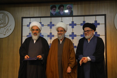 تصاویر / مراسم تجلیل از اساتید مجتمع آموزشی پژوهشی ائمه اطهار (ع) بمناسبت روز معلم