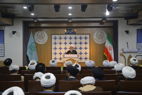 تصاویر / مراسم تجلیل از اساتید مجتمع آموزشی پژوهشی ائمه اطهار (ع) بمناسبت روز معلم