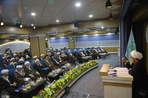 تصاویر / مراسم تجلیل از اساتید مجتمع آموزشی پژوهشی ائمه اطهار (ع) بمناسبت روز معلم